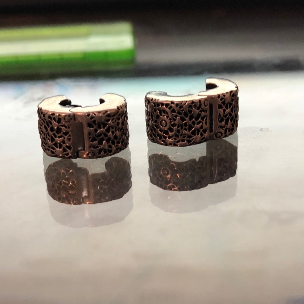 Pandora layers of lace clips set